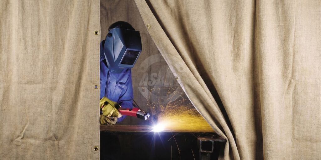Proteja sua indústria com a cortina de proteção térmica para goivagem TS 1000® da Asalit.